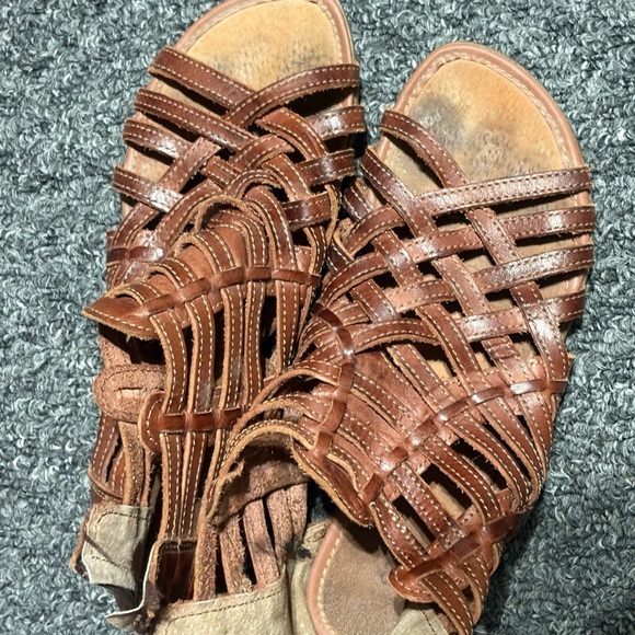 Assorted Women's Boots Collection - Picture 3 of 16